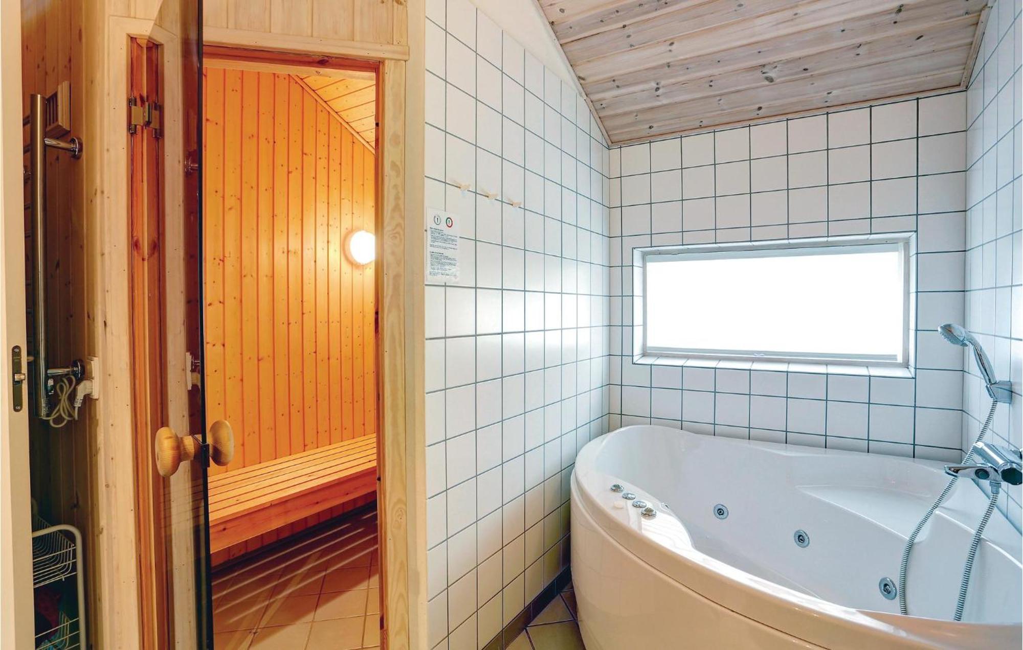 Awesome Home In Nexo With Sauna Snogebæk Esterno foto